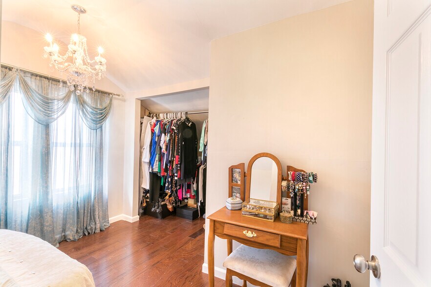 Upstairs bedroom - 4945 Delor Street