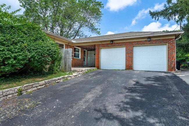 Building Photo - Beautiful Duplex
