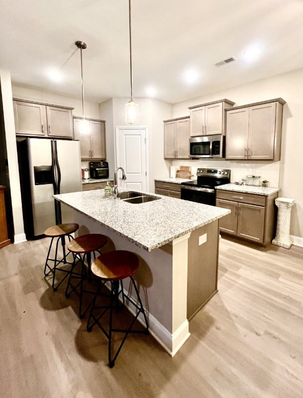 Building Photo - 122 Cedar Lake Rd