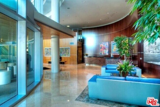 Building Photo - 13700 Marina Pointe Dr