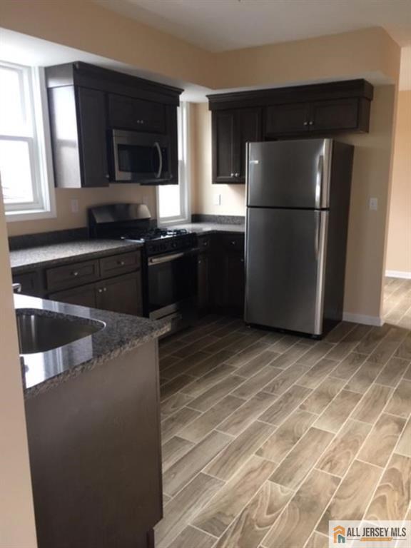 Building Photo - 250 Somerset St