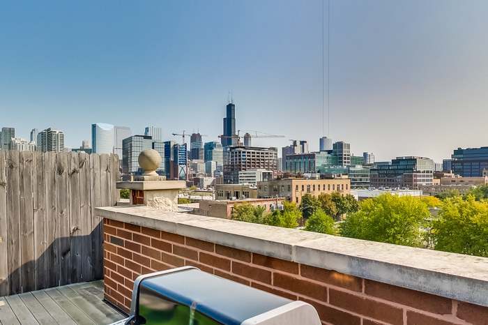 Building Photo - 1116 W Hubbard St