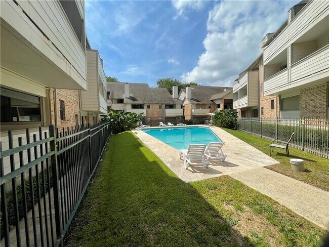 Building Photo - 2500 Burleson Rd