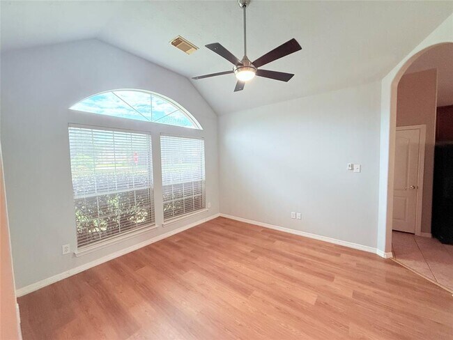 Building Photo - 2212 Highland Crossing Dr