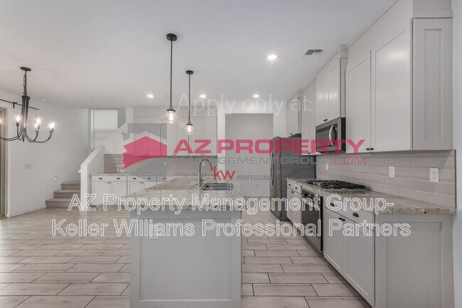 Building Photo - 14031 W Pershing St