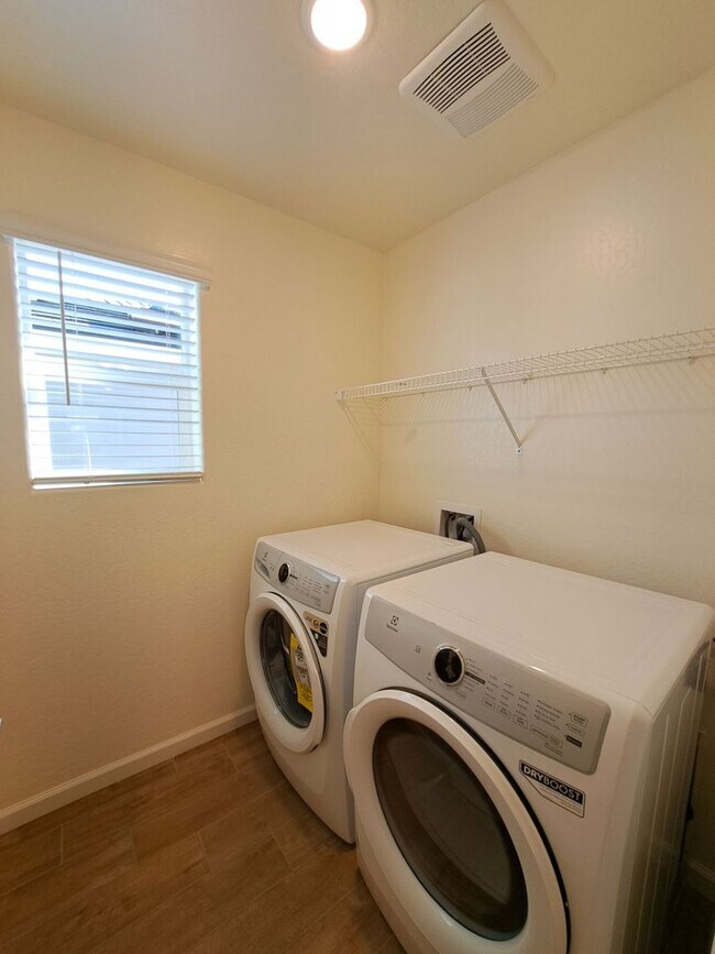 Building Photo - Modern 3-Bedroom Home in the Exclusive Elev8ions Neighborhood of Clovis!