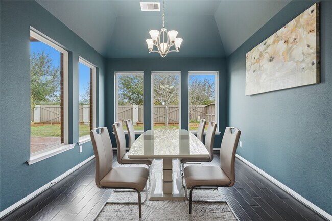 Building Photo - 806 Butterfly Garden Trail