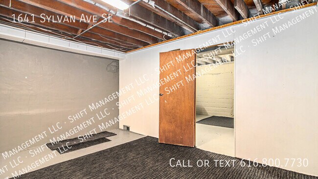 Building Photo - 1641 Sylvan Ave SE