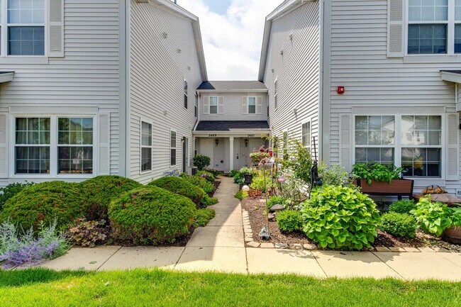 Building Photo - 2487 Dickens Dr