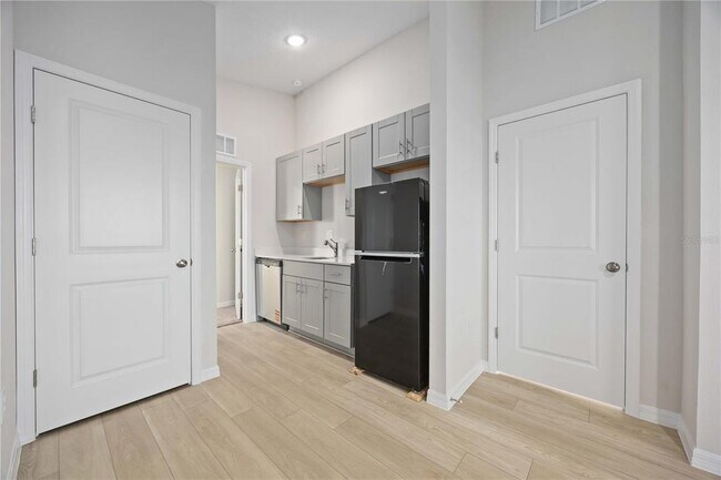 Building Photo - 1724 Vanilla St