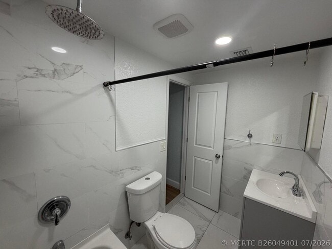 Building Photo - 442 Winters St