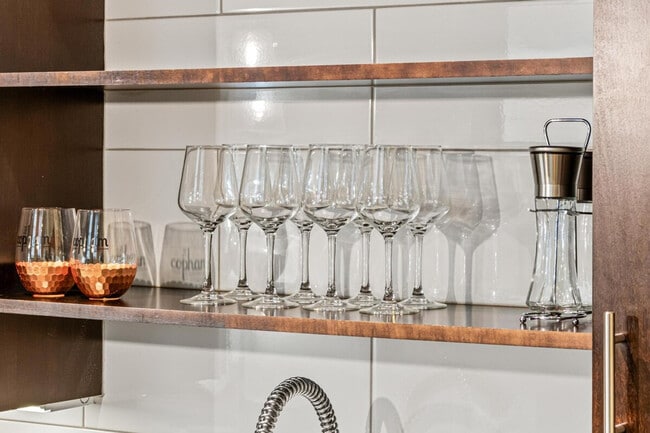 Building Photo - 301 N 7th Ave