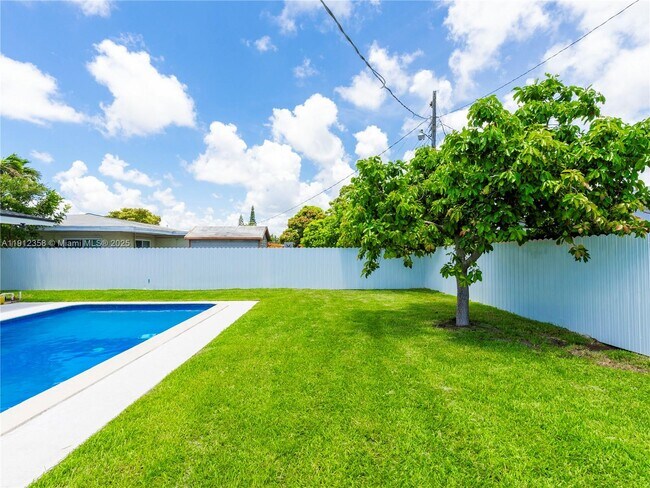 Building Photo - 1181 NE 202nd St