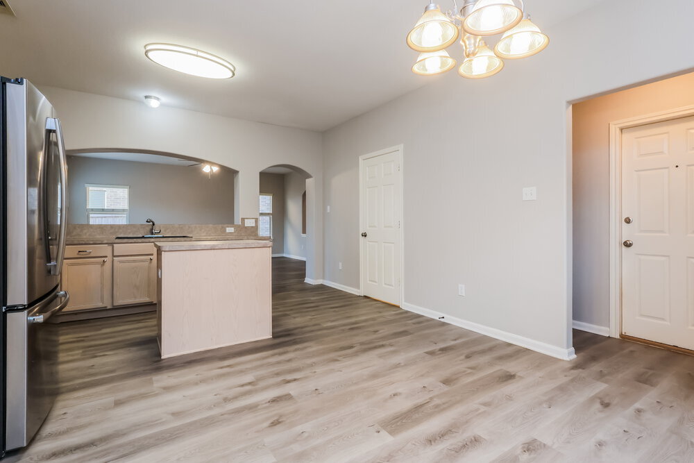 Building Photo - 985 Oak Falls Dr