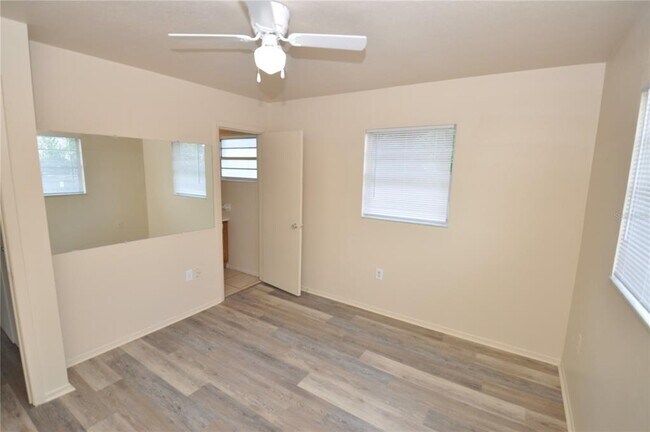 Building Photo - 2587 Sun Acres Blvd