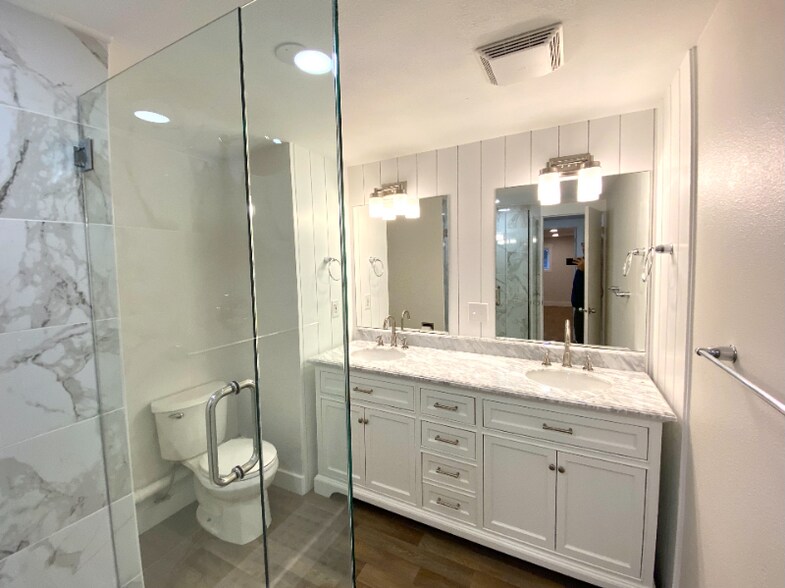 Building Photo - 315 SE 151st Ave