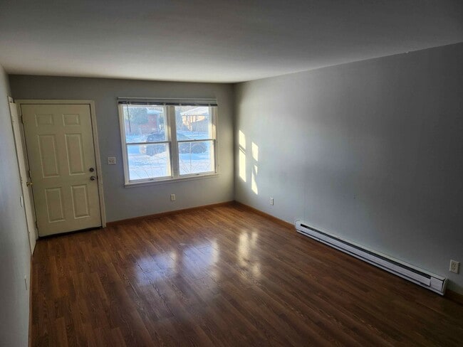 Building Photo - 3204-3206 Runway Ave