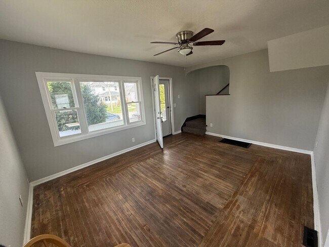 Building Photo - 3 BDRM HOUSE FOR RENT