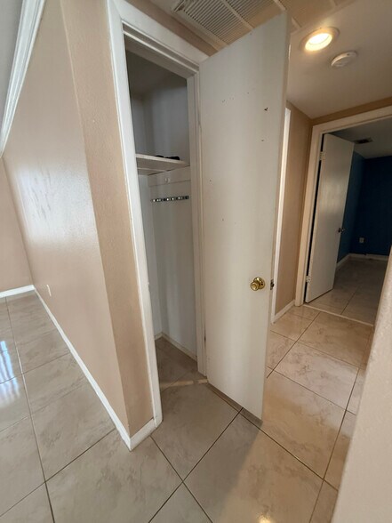 Building Photo - 9105 Sterling Ln