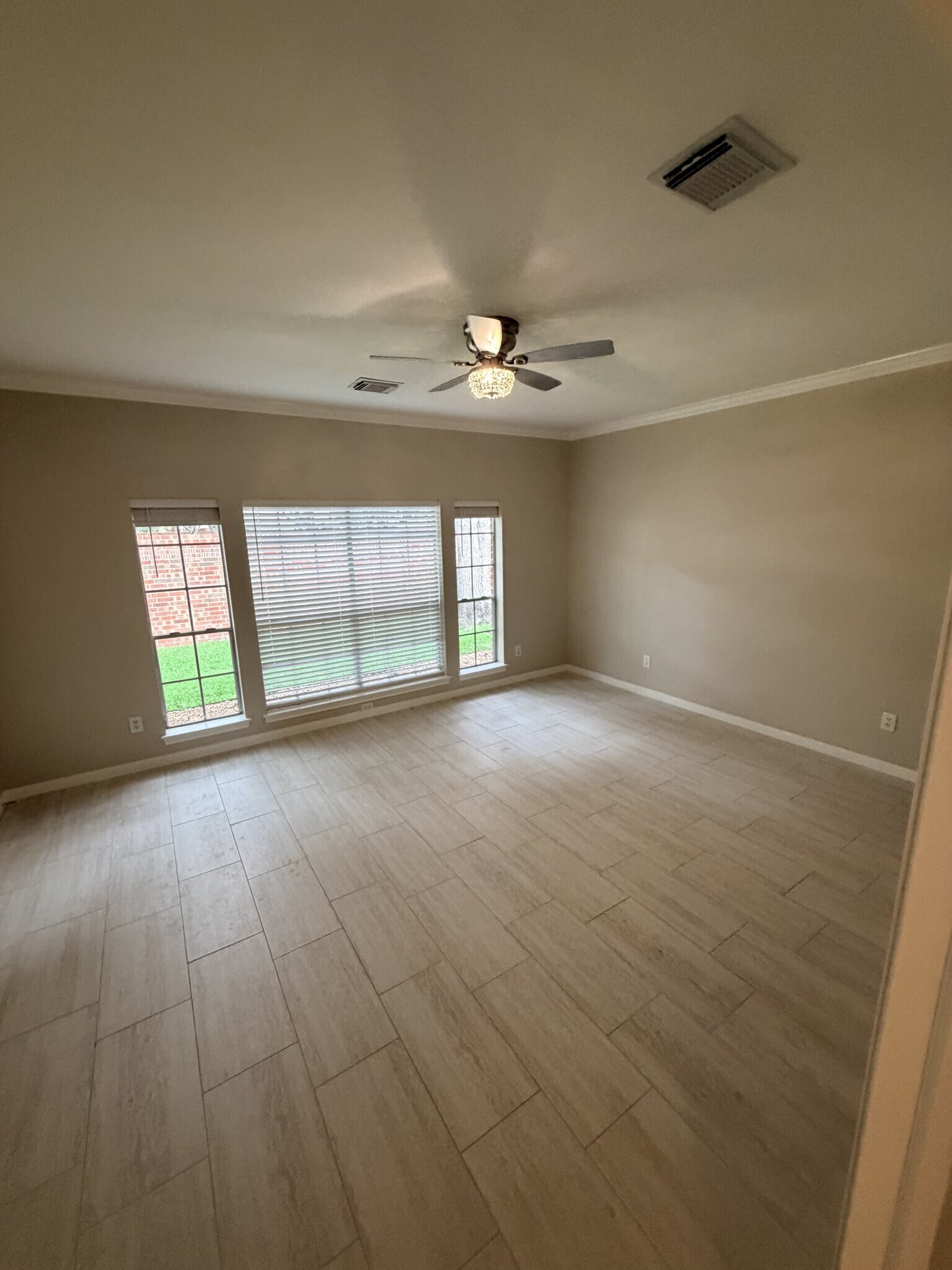 Building Photo - 2201 Summer Reef Dr