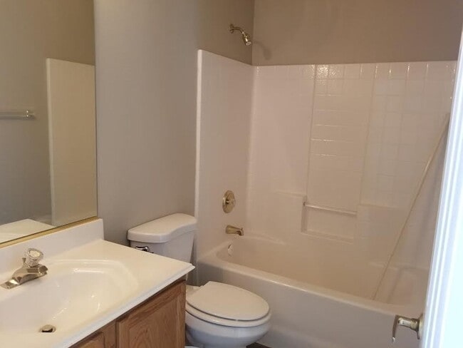 Building Photo - Henderson/Seven Hills - Single Story Gated...