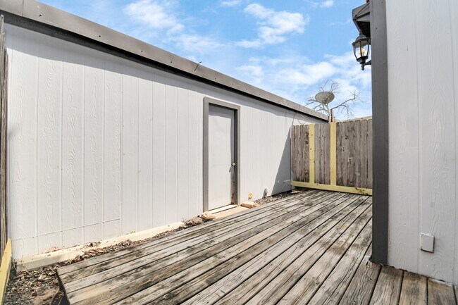 Building Photo - 12400 Brookglade Cir