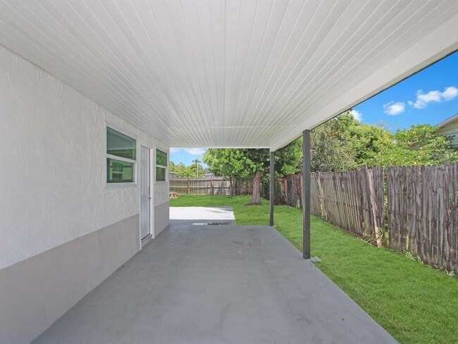 Building Photo - 2806 Bonneville Dr