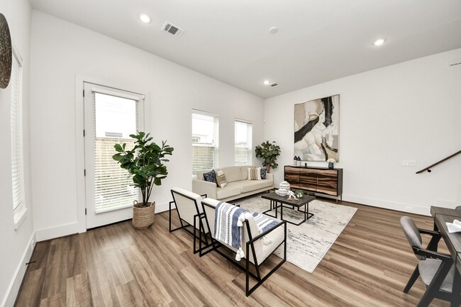 Building Photo - 6018 Knox St