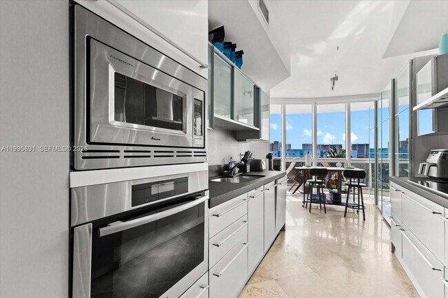 Building Photo - 18201 Collins Ave