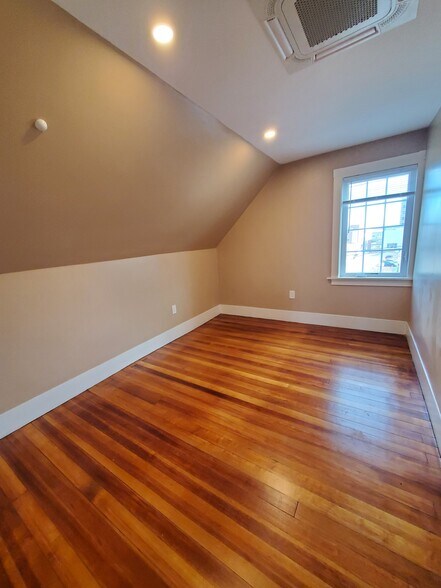 Left Bedroom - 68 Highland Ave