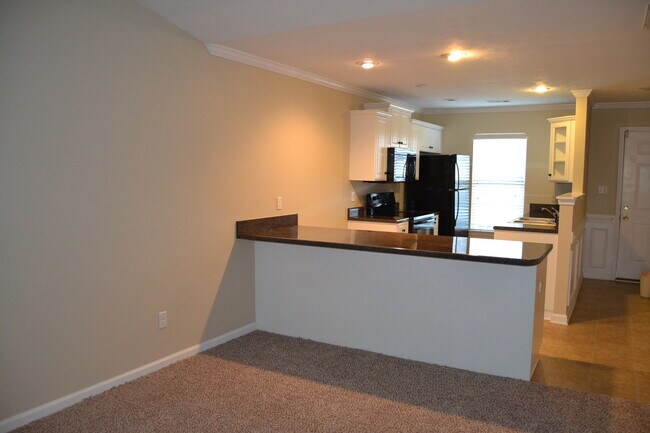 Building Photo - 2605 York Dr