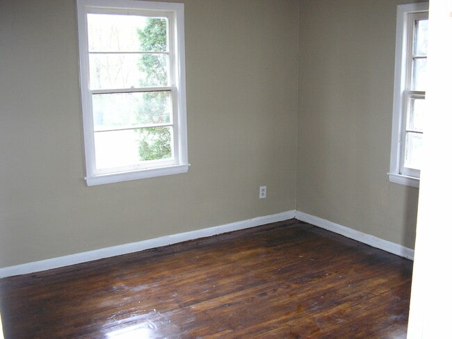 Building Photo - 1529 Parkhurst Dr