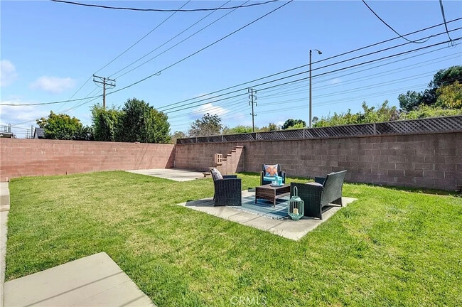 Building Photo - 7026 Schroll St