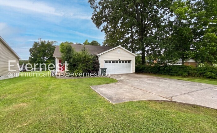 Building Photo - 743 Graysville Rd