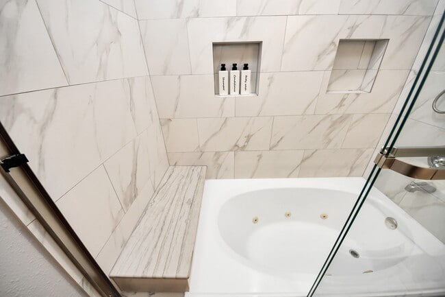 Building Photo - 12711 Laurel Bank Way