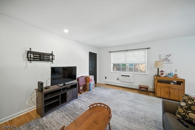 Building Photo - 19 Savage Rd