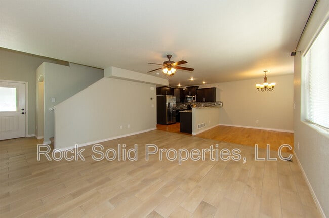 Building Photo - 1031 Old Town Ln