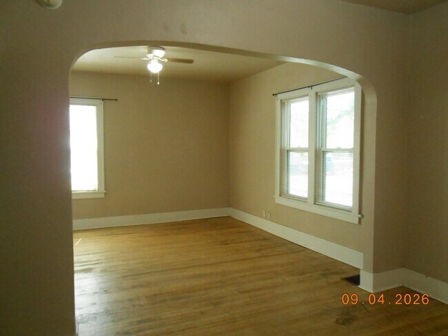 Building Photo - 219 E Callender St