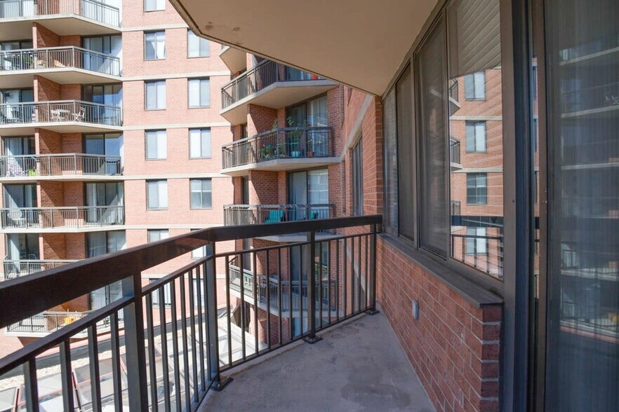 Building Photo - 801 15th St S