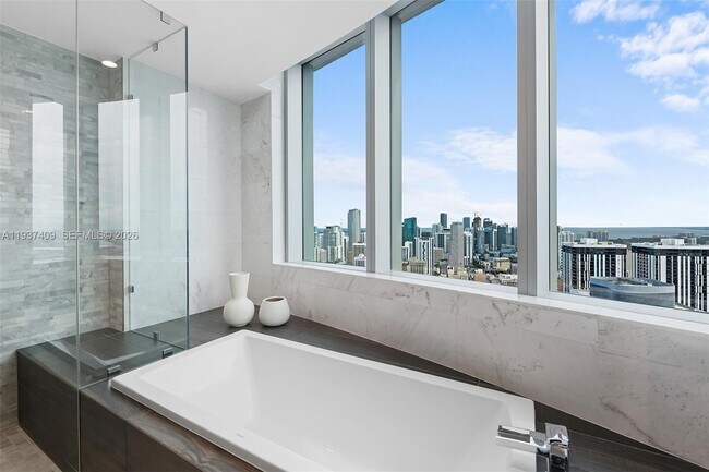 Building Photo - 851 NE 1st Ave