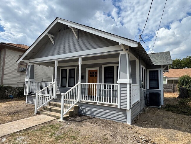 Building Photo - Move-In Ready & Recently Updated 2-Bedroom...