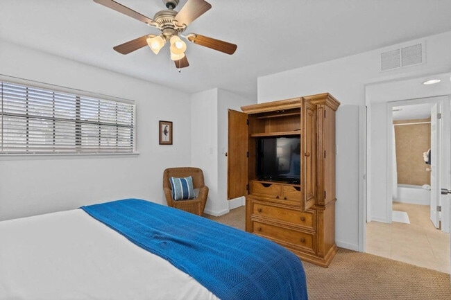 Building Photo - 125 Sunset Bay