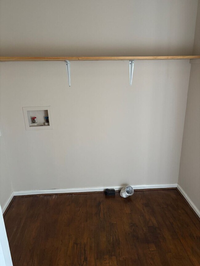 Building Photo - 3 BED, 2 BATH BRICK HOME IN ASHEBORO!