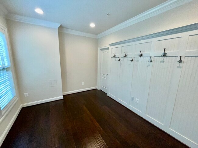 Building Photo - 619 Sprintsail Way