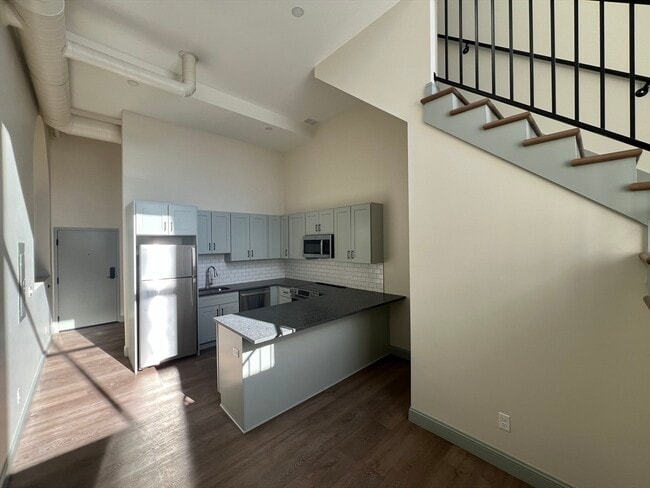 Building Photo - 160 Seabury St