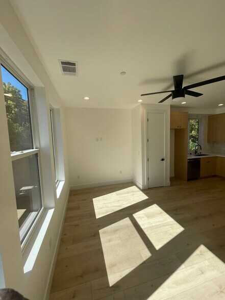 Building Photo - 1012 Uptown Aly