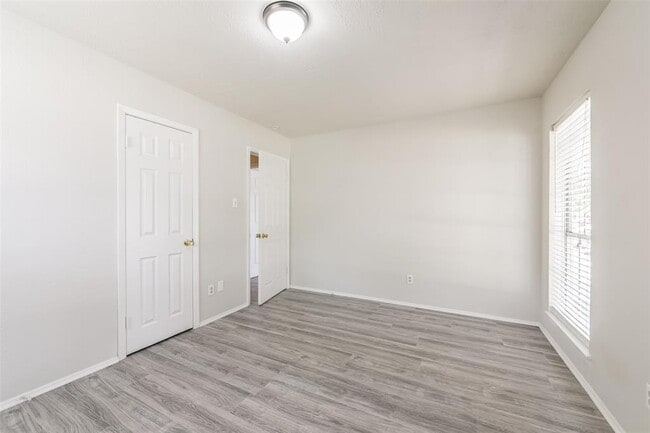 Building Photo - 5514 Vickita Dr