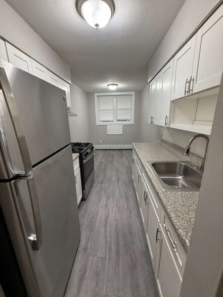 Building Photo - 147 Cleveland St