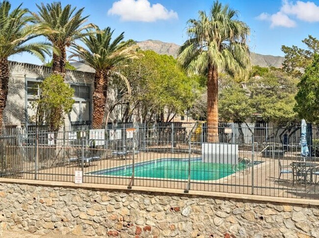 Building Photo - 6700 Escondido Dr