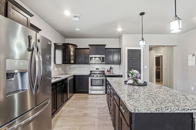 Building Photo - BEAUTIFUL FAR EAST HOME RIGHT OFF I-10, PET FRIENDLY WITH NO BREED RESTRICTIONS